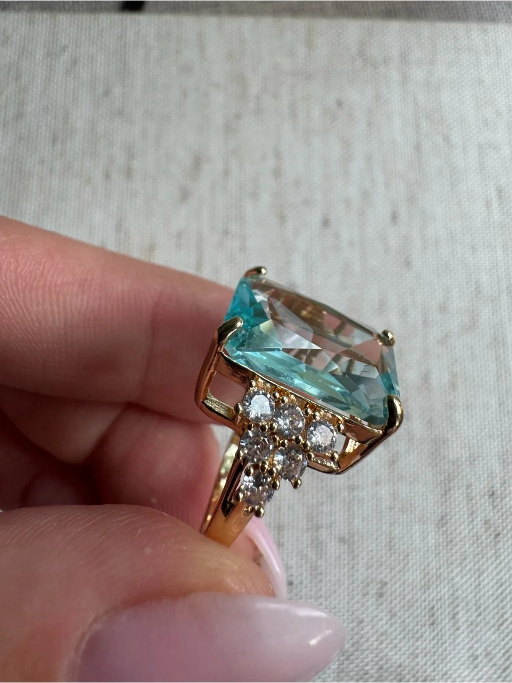 Stunning gold tone ring with blue crystal